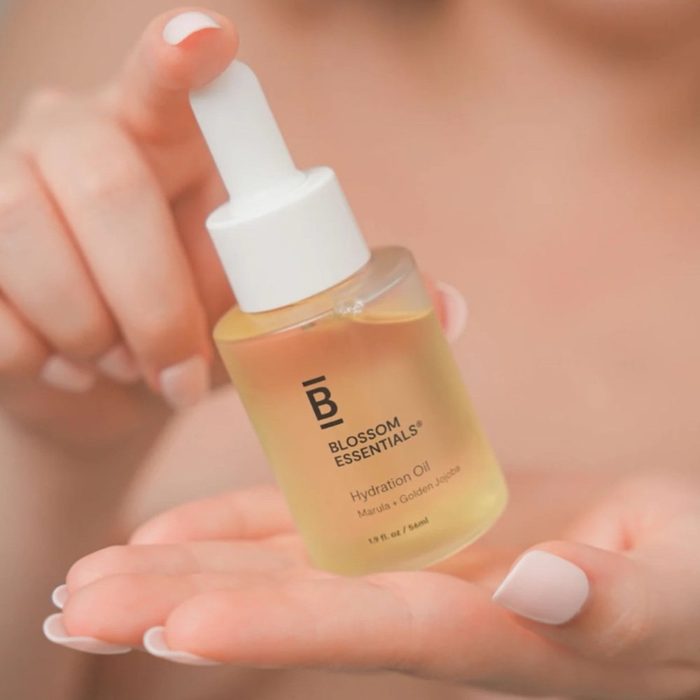 Blossom Essentials Hydration Oil Face & Body New in Sealed Box! 1.9 Fl Oz